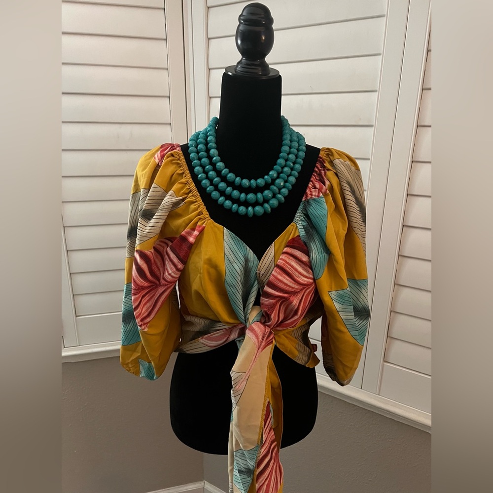 REBDOLLS “Right On Time” front tie 3/4 sleeve crop top.